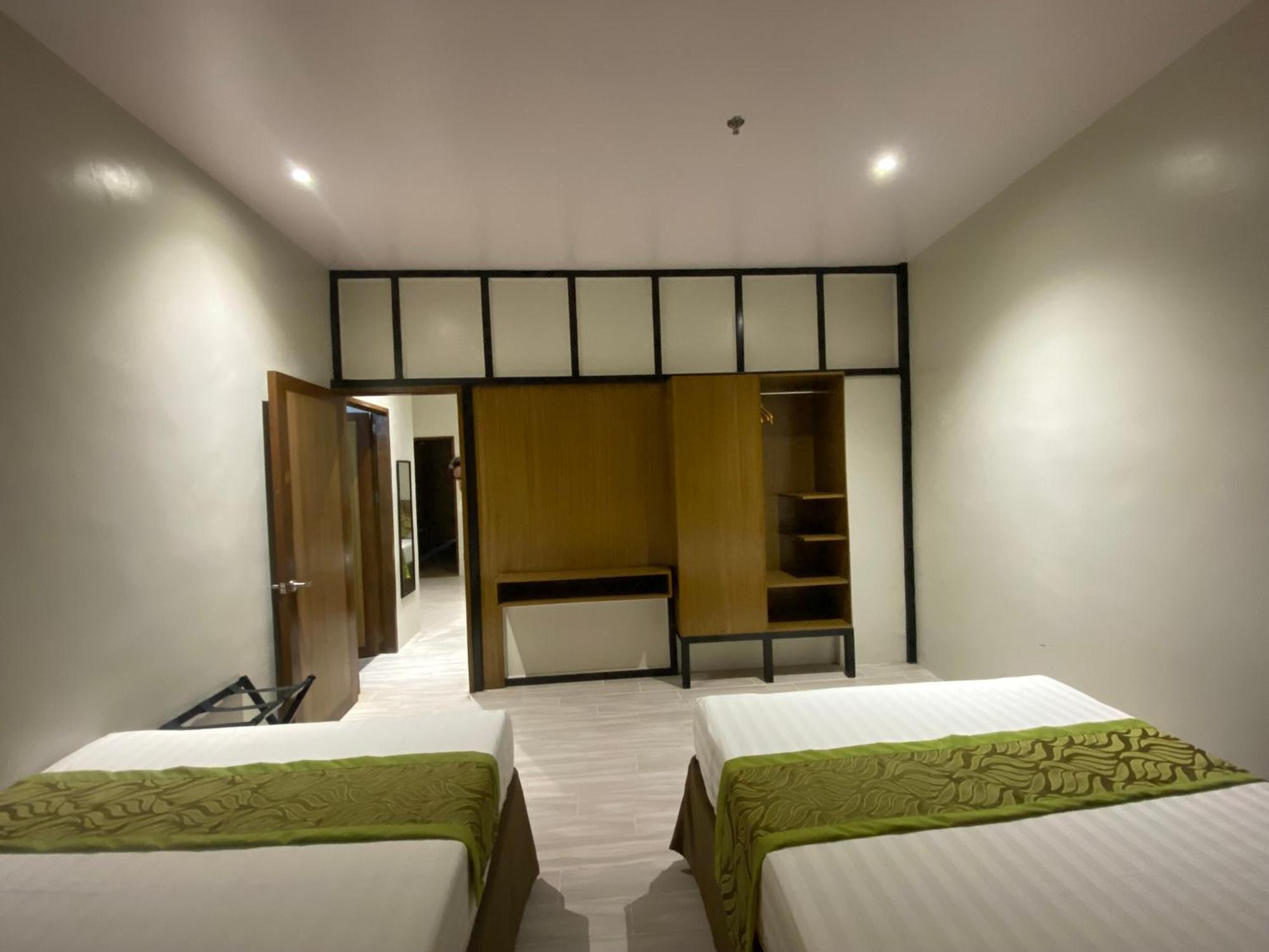 Maxi Hotel And Event Center Tagbilaran City Exterior foto