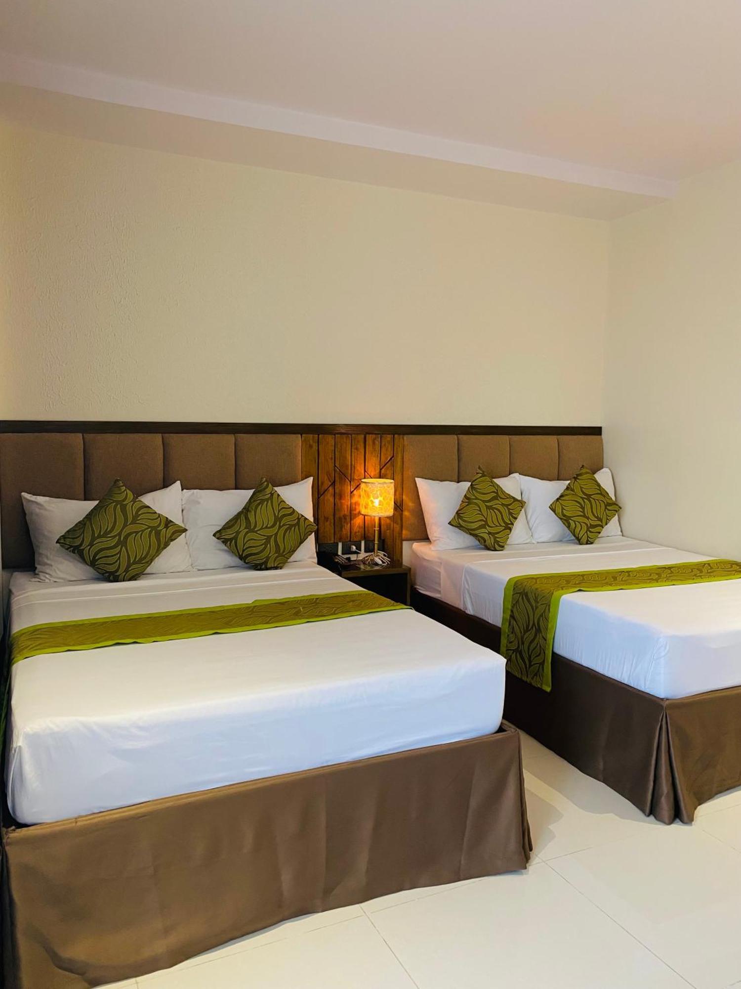 Maxi Hotel And Event Center Tagbilaran City Exterior foto