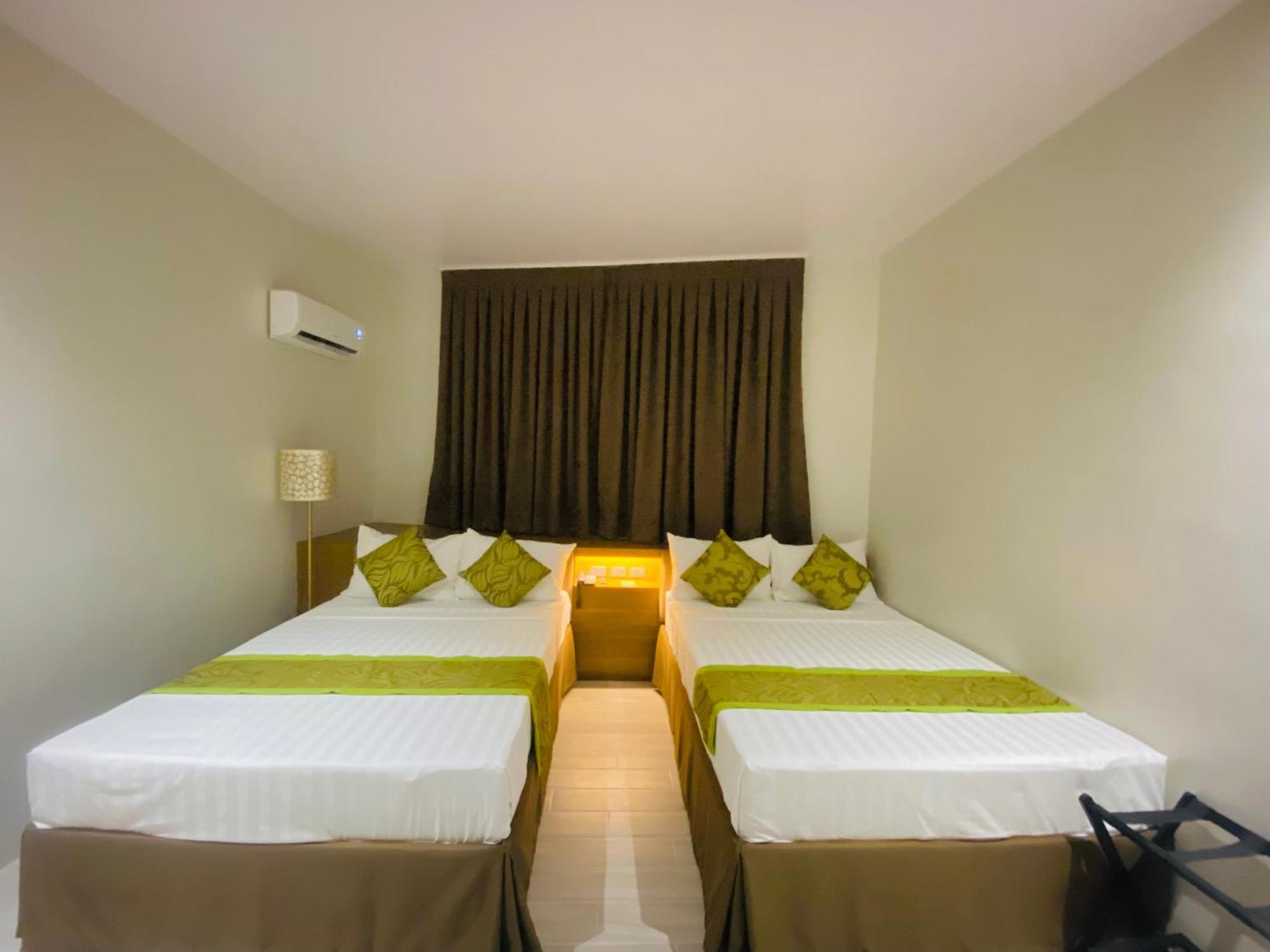 Maxi Hotel And Event Center Tagbilaran City Exterior foto